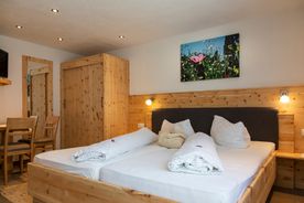 Zirbenzimmer zum Garten