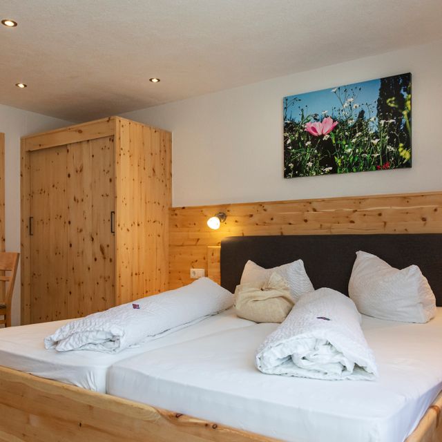 Zirbenzimmer zum Garten