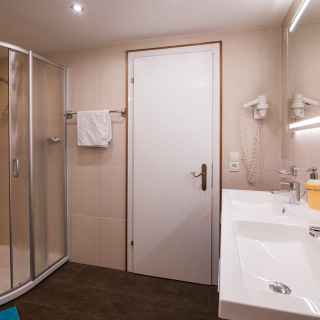 großzügiges Badezimmer