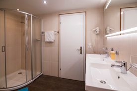 großzügiges Badezimmer